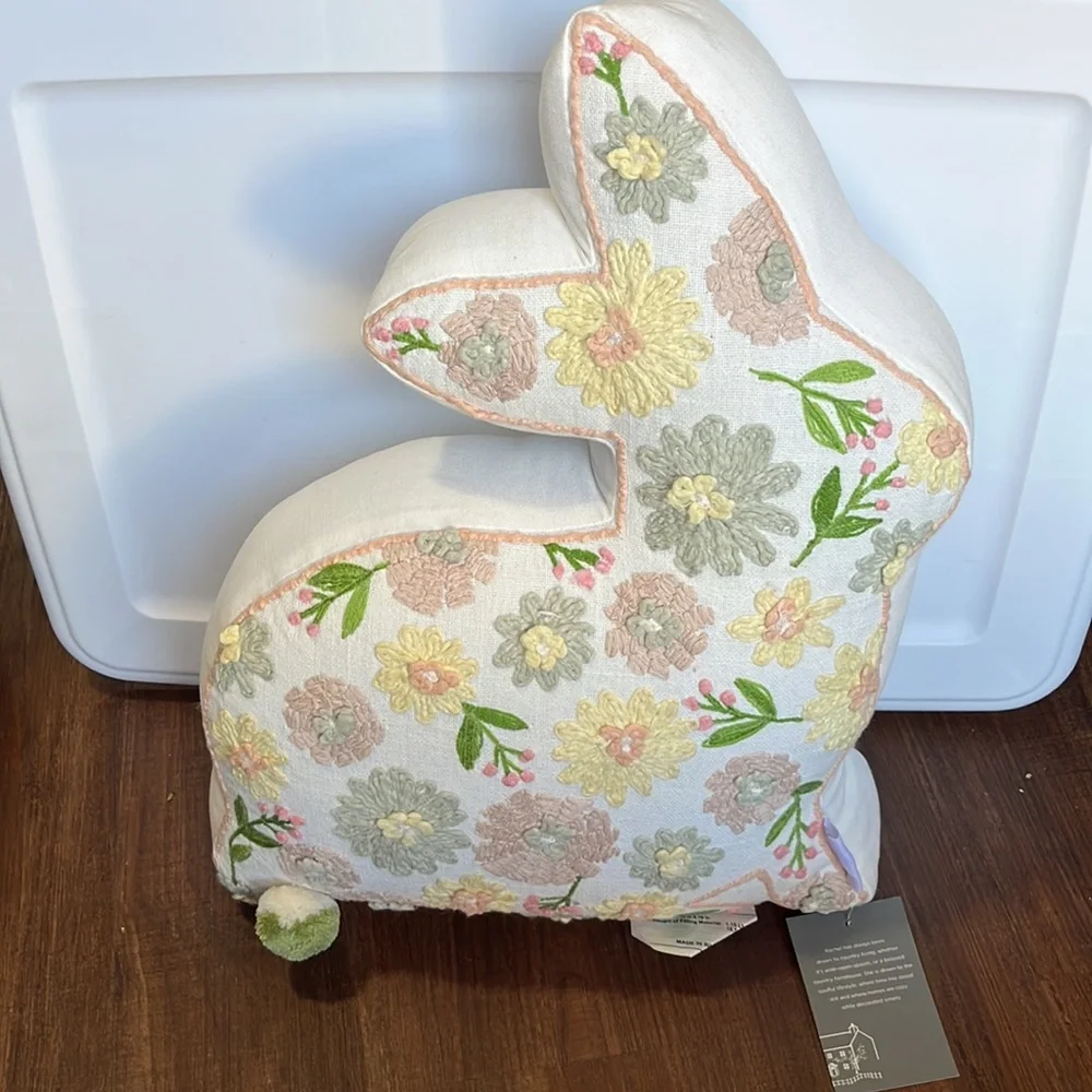 Easter Pillow Embroidered - Picture 2 of 8